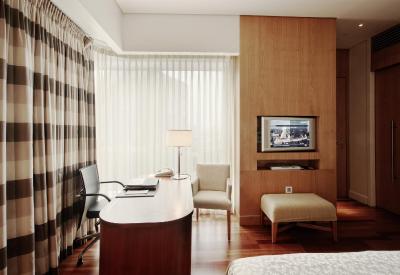 سوئیس اوتل کراسنای هولمی