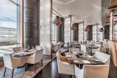 سوئیس اوتل کراسنای هولمی