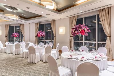 سوئیس اوتل کراسنای هولمی