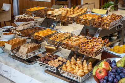 سوئیس اوتل کراسنای هولمی