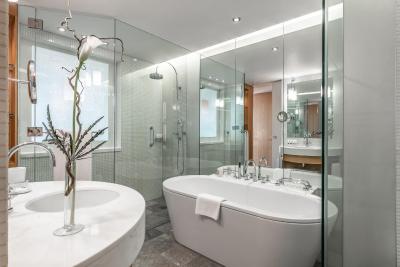 سوئیس اوتل کراسنای هولمی