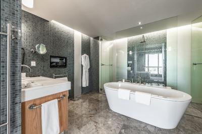 سوئیس اوتل کراسنای هولمی