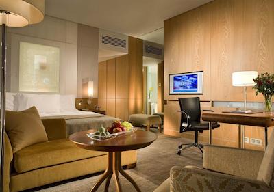 سوئیس اوتل کراسنای هولمی