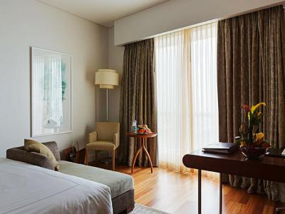 سوئیس اوتل کراسنای هولمی