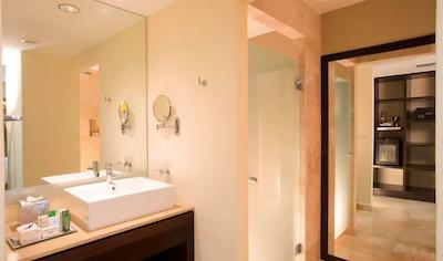 هیلتون پورتو والارتا ریزرت