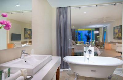 هیلتون پورتو والارتا ریزرت