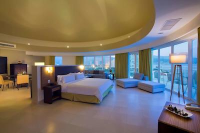 هیلتون پورتو والارتا ریزرت