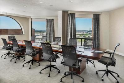 د وستین ترنتو آیرپرت