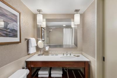 د وستین ترنتو آیرپرت