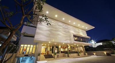 ادهی جا سانست هتل