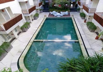 ادهی جا سانست هتل