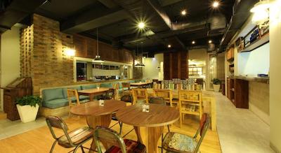 ادهی جا سانست هتل