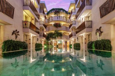 ادهی جا سانست هتل