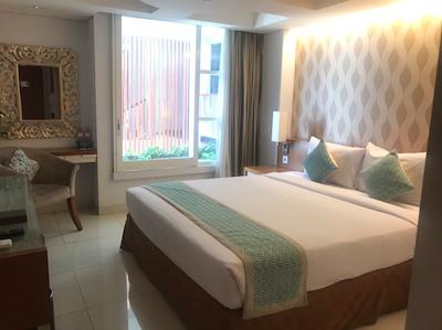 ادهی جا سانست هتل