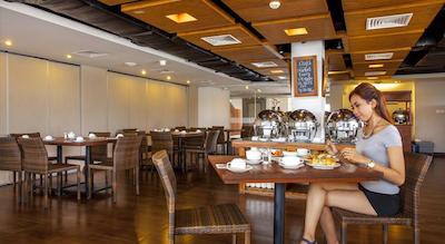 ادهی جا سانست هتل