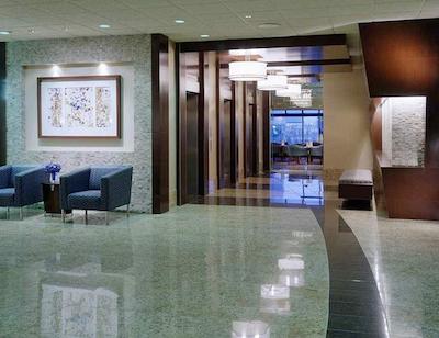 دلتا هتل کالگاری آیرپرت این-ترمینال