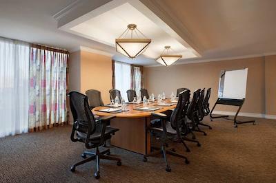 دوبلتری بای هیلتون هتل اسالت لاک سیتی آیرپرت