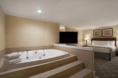 دوبلتری بای هیلتون هتل اسالت لاک سیتی آیرپرت