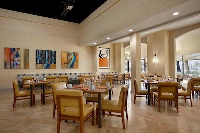 دوبلتری بای هیلتون هتل اسالت لاک سیتی آیرپرت