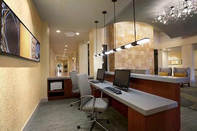 دوبلتری بای هیلتون هتل اسالت لاک سیتی آیرپرت