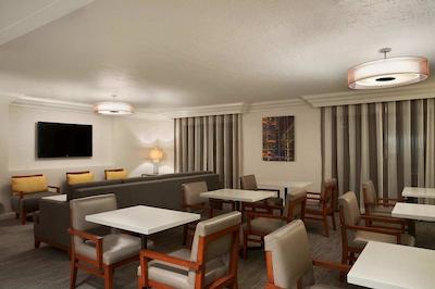 دوبلتری بای هیلتون هتل اسالت لاک سیتی آیرپرت