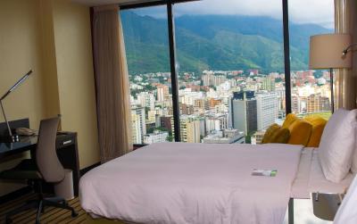 رنیسانس کاراکاز لا کاستلانا هتل