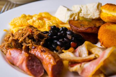 رنیسانس کاراکاز لا کاستلانا هتل