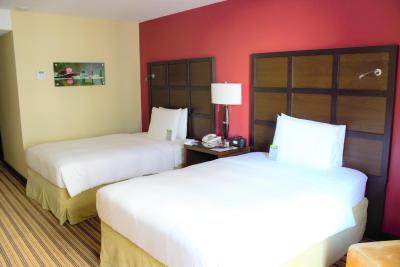 رنیسانس کاراکاز لا کاستلانا هتل