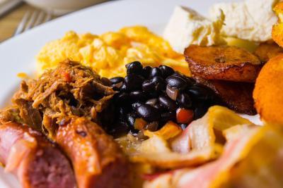 رنیسانس کاراکاز لا کاستلانا هتل