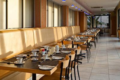 پرتیا هتل کاپ تون واترفرنت بریکواتر لج