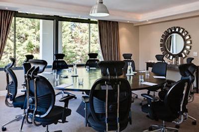 پرتیا هتل کاپ تون واترفرنت بریکواتر لج