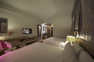 ارناا دلوکس