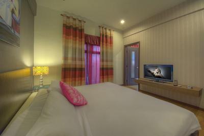 ارناا دلوکس