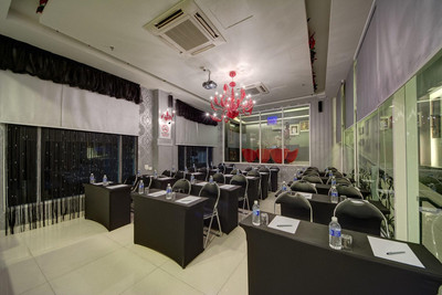 ارناا دلوکس