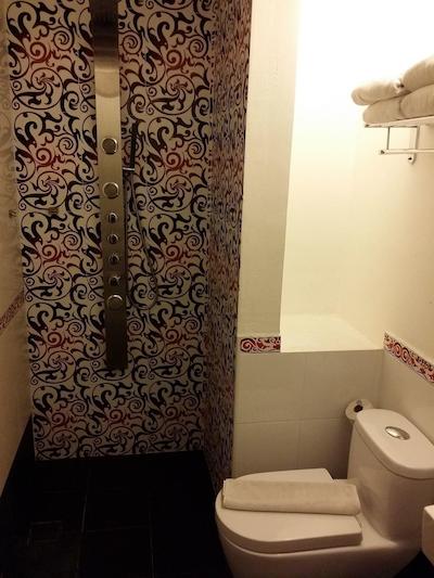 ارناا دلوکس