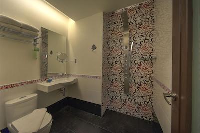 ارناا دلوکس