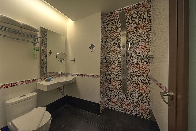 ارناا دلوکس