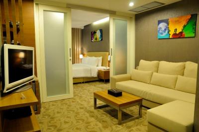 د مونیت بوتیک هتل