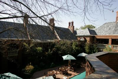 فیرسیتی کواترمین هتل