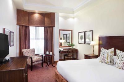 فیرسیتی کواترمین هتل