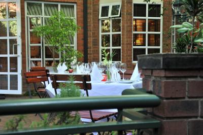 فیرسیتی کواترمین هتل