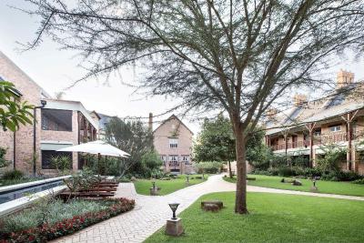 فیرسیتی کواترمین هتل