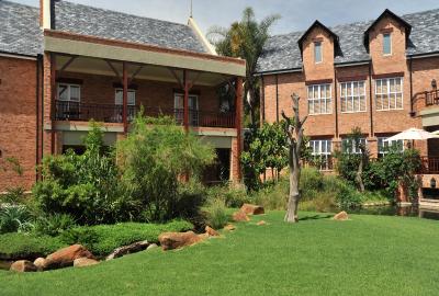 فیرسیتی کواترمین هتل