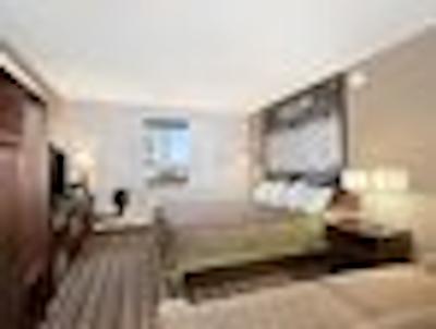 سوپر 8 وینیپگ ایست مب