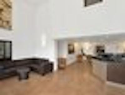 سوپر 8 وینیپگ ایست مب