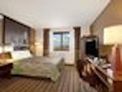 سوپر 8 وینیپگ ایست مب