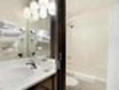 سوپر 8 وینیپگ ایست مب