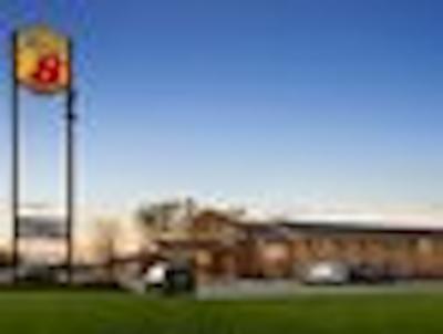 سوپر 8 وینیپگ ایست مب