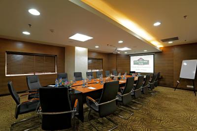 کانتری این اند سوئیتز بای رادیسون دهلی سکت