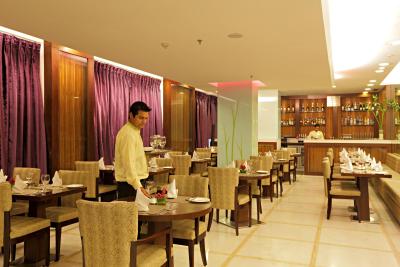 کانتری این اند سوئیتز بای رادیسون دهلی سکت